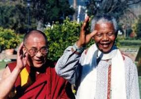 Dalai Lama saat bertemu Nelson Mandela