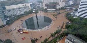 Kawasan bundaran Hotel Indonesia terendam air.
