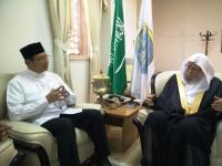 Menteri agama Lukman Hakim Saifuddin dan Sekretaris Jenderal Rabithah Alam Islami, Syeikh Dr Abdullah bin Abdul Muhsin Al Turki