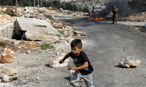 Potret Keberanian Anak Palestina Lawan Tentara Zionis Israel 4